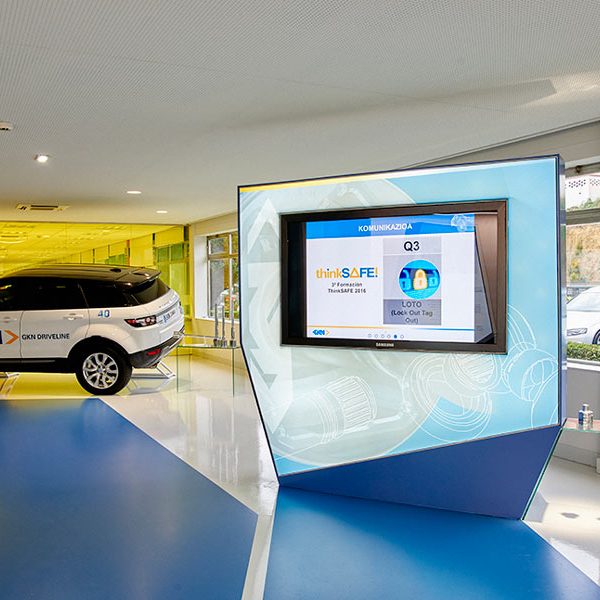 mobiliario y coche GKN